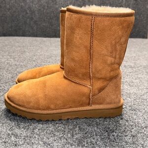UGG Classic Tan Shearling Short Boots Size 9